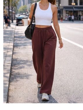 Athleta Endeavor High Rise Relaxed Pant in Cherrywood NWT Small